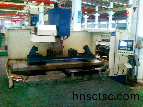 前軸十(shi)孔加工專用立式加工(gong)